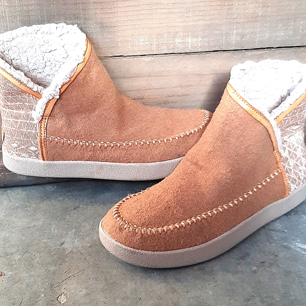 Cute & Warm Wool Sanuk Bootah Boots